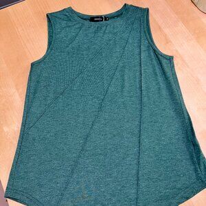 ✨ NWT ZESICA Sleeveless Tunic Top – Size Medium ✨